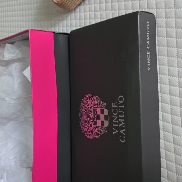 Vince Camuto sandals - Picture 5 of 6